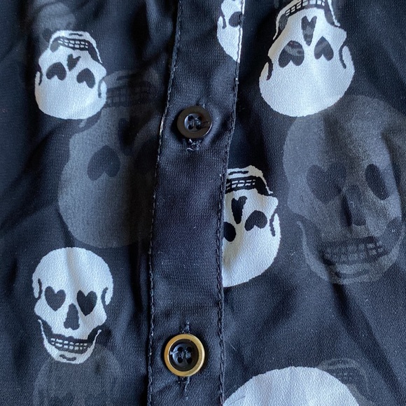 OCTOBER IS COMING Skull Motif “Fun and Flirt” Sheer High/Low Blouse Size Large - Picture 10 of 10